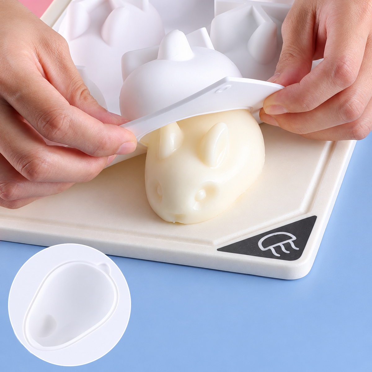 The dessert made with the six-chambered large rabbit silicone mold
